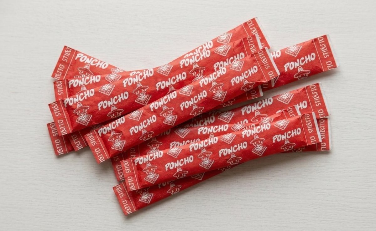 Reklamne čačkalice sa logom — primer štampe u punoj crvenoj boji